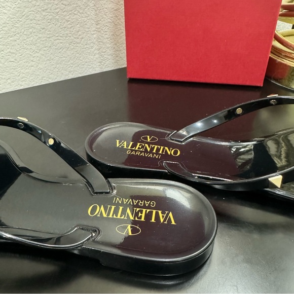 Valentino Garavani Rockstud Bow Jelly Thong Sandal Black 38 - Picture 4 of 9
